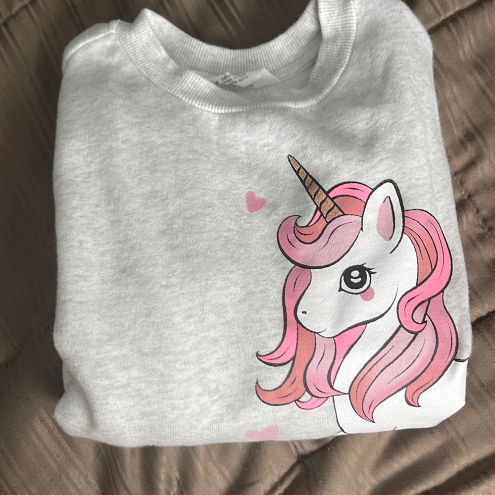 Girls unicorn sweat shirt size 4-6 H&M